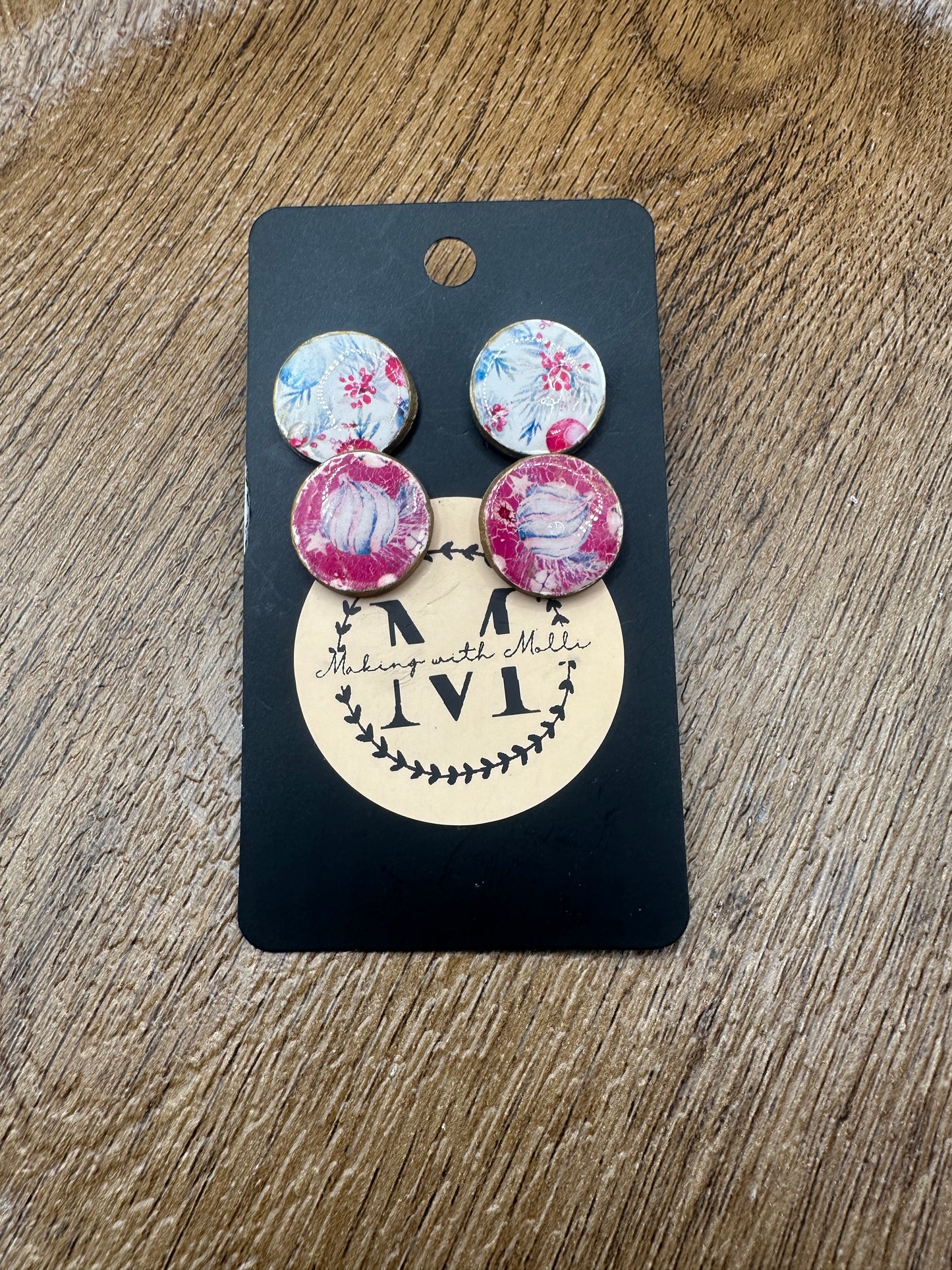 Ribbon & Ornament Stud Set